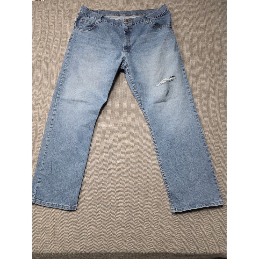 Wrangler‎ Men's Relaxed Fit Light Wash Distressed Jeans Size 38x29